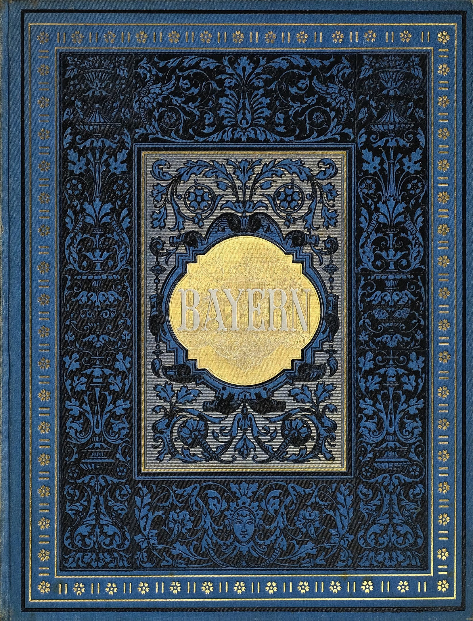 Ein blau-goldenes Buch mit der Aufschrift 'Bayern' auf dem Cover, das mit detaillierten Verzierungen geschmückt ist.