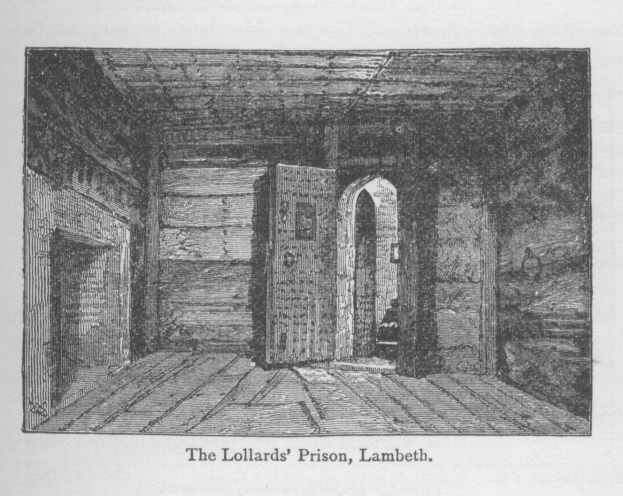 Schwarze und weiße Zeichnung eines Raums mit einer Tür und einer Wand, beschriftet mit "The Lollards' Prison, Lambeth" unten.