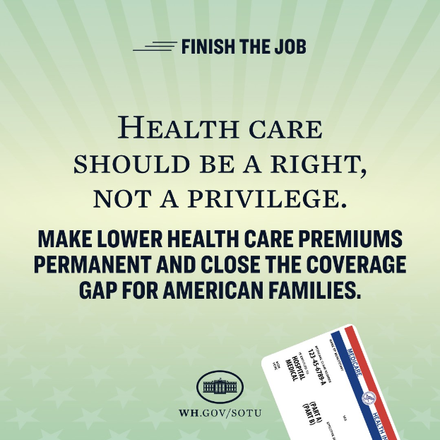 Ein Plakat mit der Aufschrift "Beende den Job: Gesundheit sollte ein Recht und nicht ein Privileg sein" und einer Karte mit der Aufschrift "Mache niedrigere Gesundheitskosten permanent und schließe die Lücke in der Gesundheitsversorgung für amerikanische Familien."