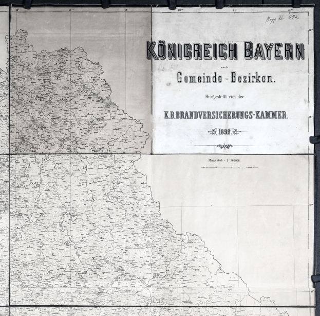 Eine Schwarz-Weiß-Karte von Königreich Bayern, Deutschland, mit geografischen Merkmalen wie Flüssen, Bergen und Städten sowie informativen Texten.