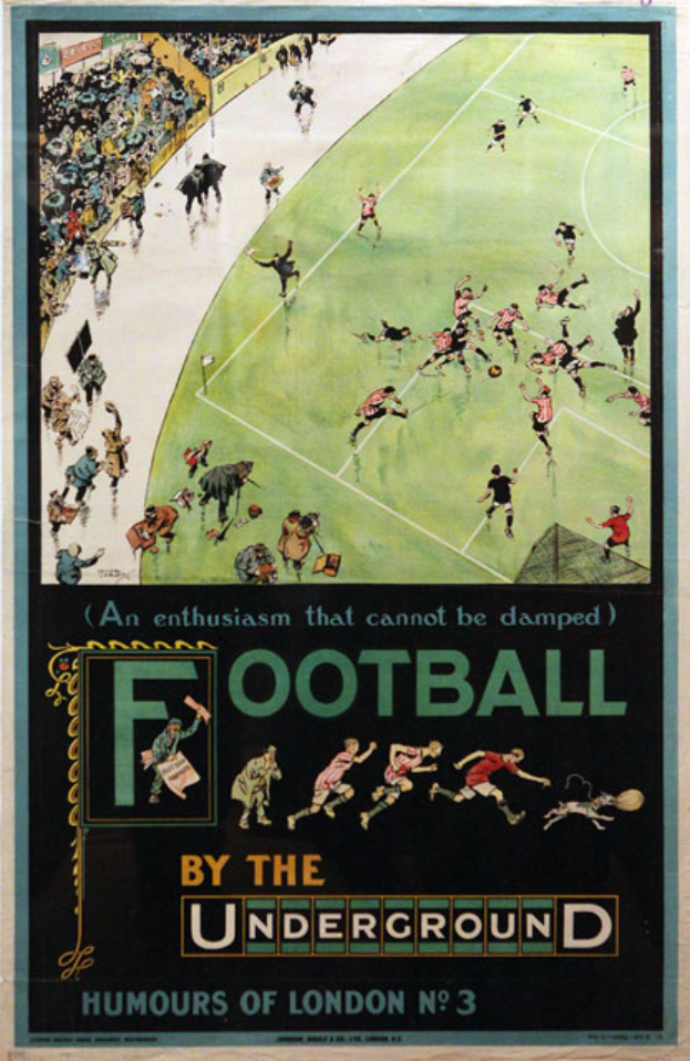Ein Vintage-Plakat, das ein Fuballspiel mit dem Titel "Football by the Underground - Humours of London No. 3" ankündigt, zeigt Zuschauer in einem Stadion.