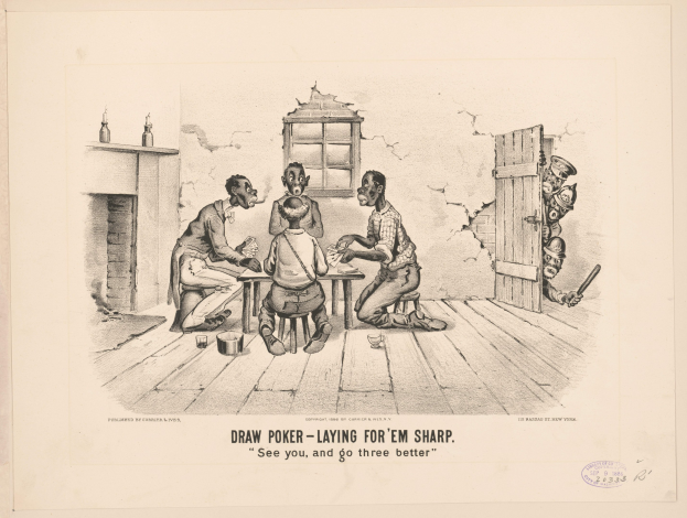 Gruppe von Menschen, die um einen Tisch Poker spielen, mit einer Wand, einem Fenster, einer Tür und verschiedenen Gegenständen im Hintergrund, Text unten lautet "Draw Poker - Laying for 'em Sharp".