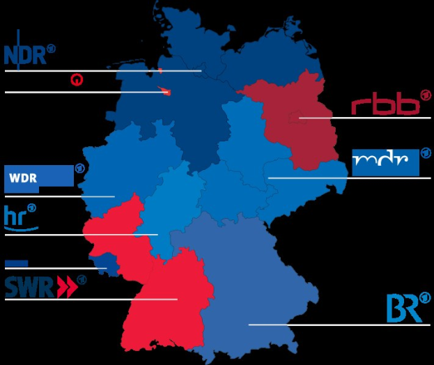 Karte von Deutschland, die die Wahlergebnisse von 2016 nach Bundesländern zeigt, mit roter und blauer Hervorhebung, begleitet von Namen der Kandidaten und Wahldatum-Text.