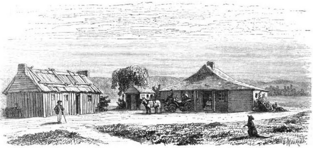 Eine Schwarz-Weiß-Zeichnung einer Farm-Szene aus den 1890er Jahren, die einen von Pferden gezogenen Wagen im Vordergrund, Häuser, Bäume und Menschen zeigt, mit der Aufschrift "1890er Farmgebäude" unten.