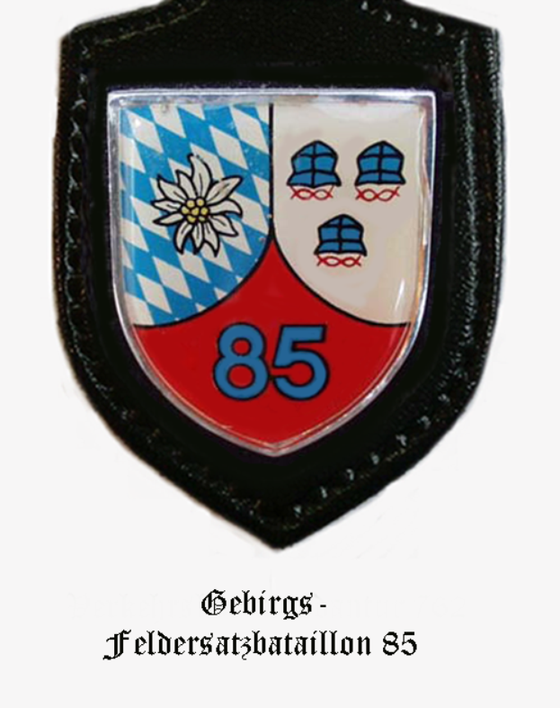 Ein Abzeichen mit der Nummer 85, das das bayerische Fussballteam repräsentiert, mit deutschem Text darunter.