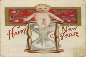 Eine altmodische Postkarte mit einem Baby in einem weißen Kleid, das auf einer Sanduhr sitzt, mit "Fröhliches neues Jahr" in einer dekorativen Schriftart.