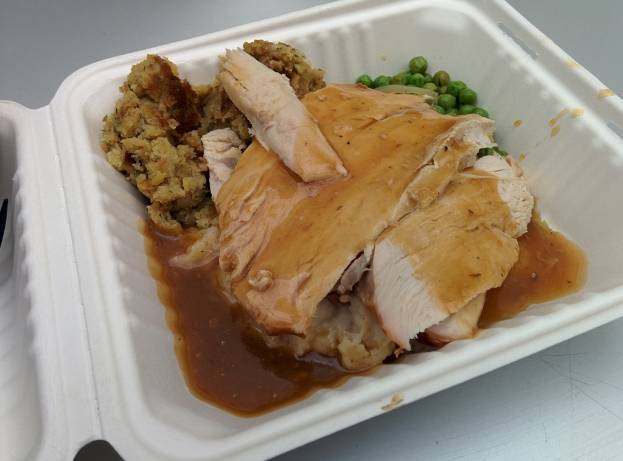 Eine Box in der Mitte des Bildes mit Lebensmitteln.