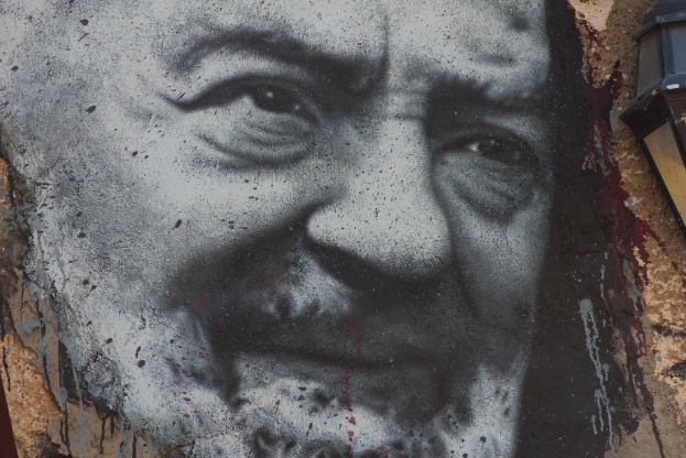 Ein Gemälde, das eine Person darstellt.