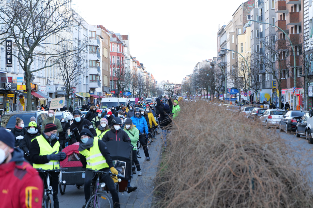 POL-PB: #LIFE - Polizei kontrolliert Motorradfahrer - Crash Motorrad und Airbag-Weste in Aktion