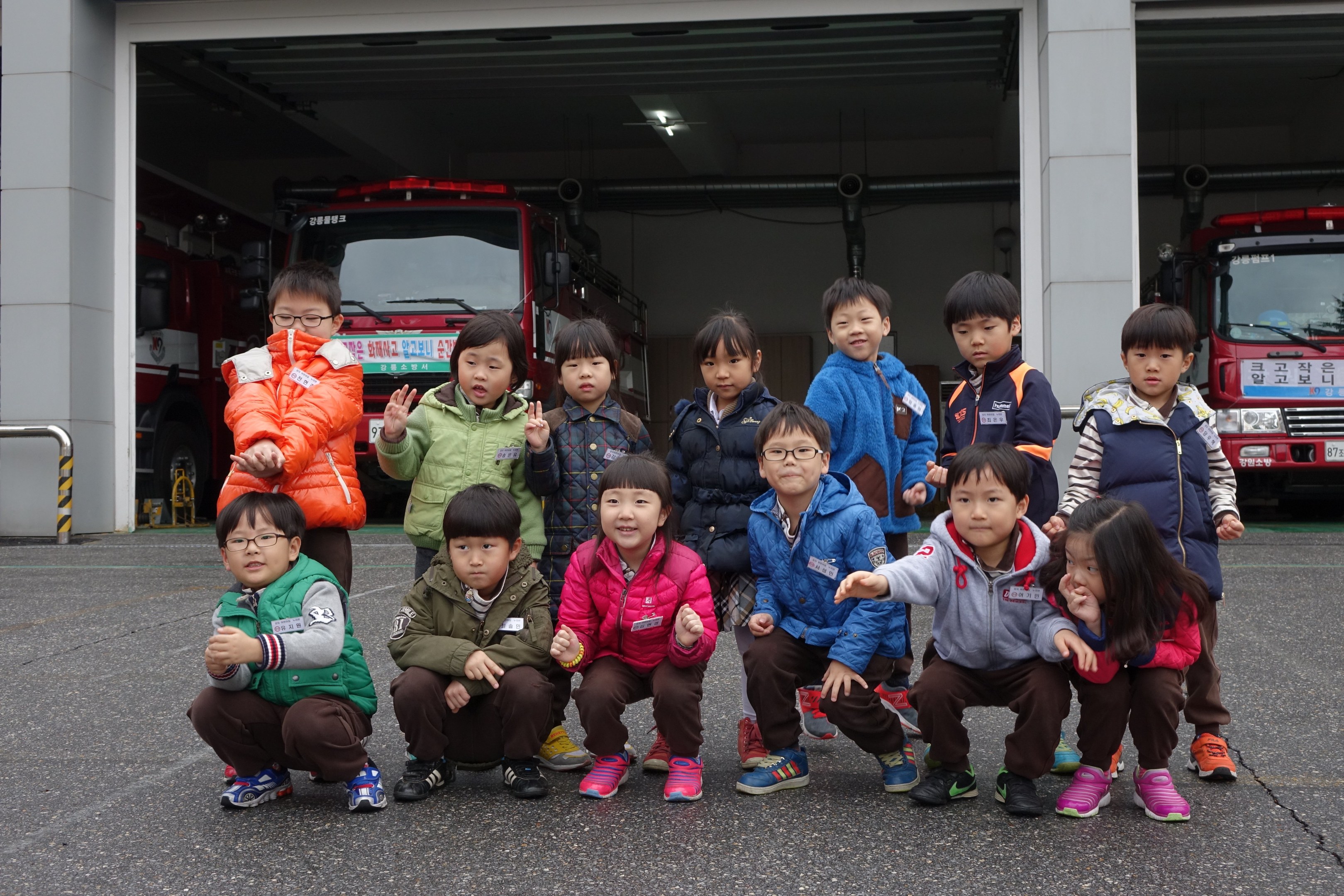 FW-AR: Jugendfeuerwehr Neheim macht unvergessliche Reise zum Movie Park Germany