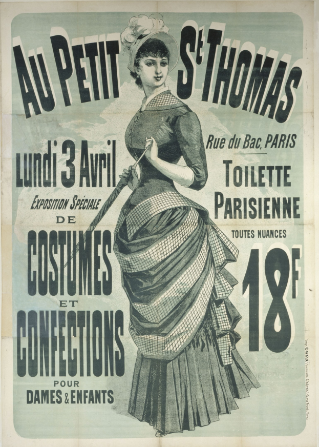 Ein Vintage-Plakat für eine Kostümvorstellung, das eine Frau in einem langen, hochgeschlossenen Kleid mit langen Ärmeln und einem Dutt zeigt, die anmutig mit verschränkten Händen posiert.