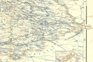 Ein alter Stadtplan von Rinkjöbing, Deutschland, auf Papier gedruckt, der Straßen, Autobahnen und andere Merkmale mit Text und Zahlen zeigt.